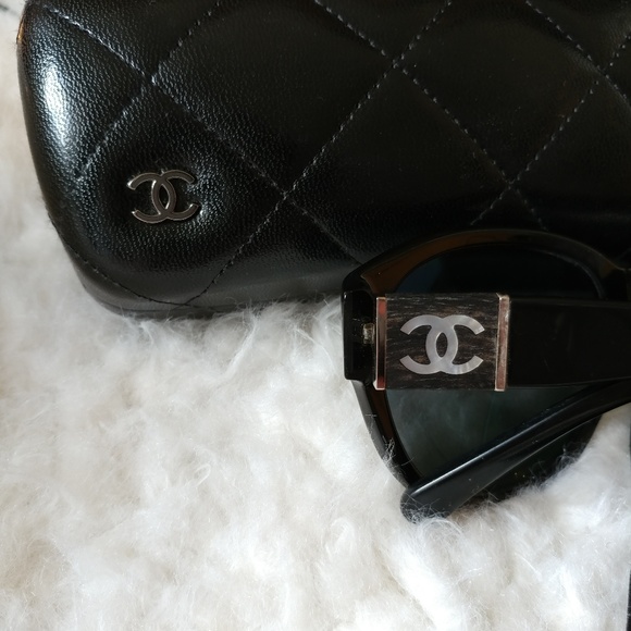 CHANEL Accessories - ❗🎉SALE❗🎉 CHANEL Pearl Authentic Sunglasses